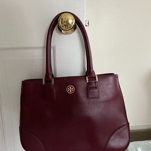 Elegant Tory Burch Leather  Purse